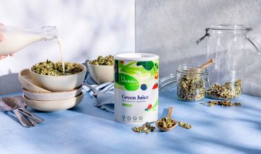 Green-juice-granola-yoghurt-ontbijt-gezond-vitamine-mineralen-vezels