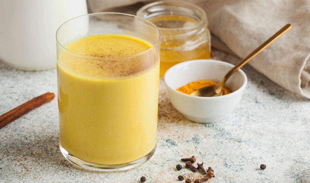 kurkuma-thee-moon-milk-latte-gezond