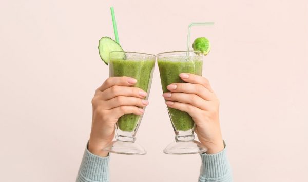 ontbijtsmoothies-voordelen-stappenplan-recepten-ontbijt-smoothie-gezond-afvallen-vitamine-mineralen