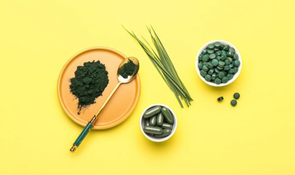 Spirulina-superfood-voeding-superalg-eiwitten-mineralen-vitamines-voedingswaarde-energie